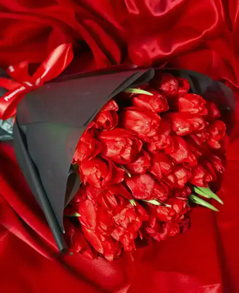 100 Red Tulips Arrangement - Image 2