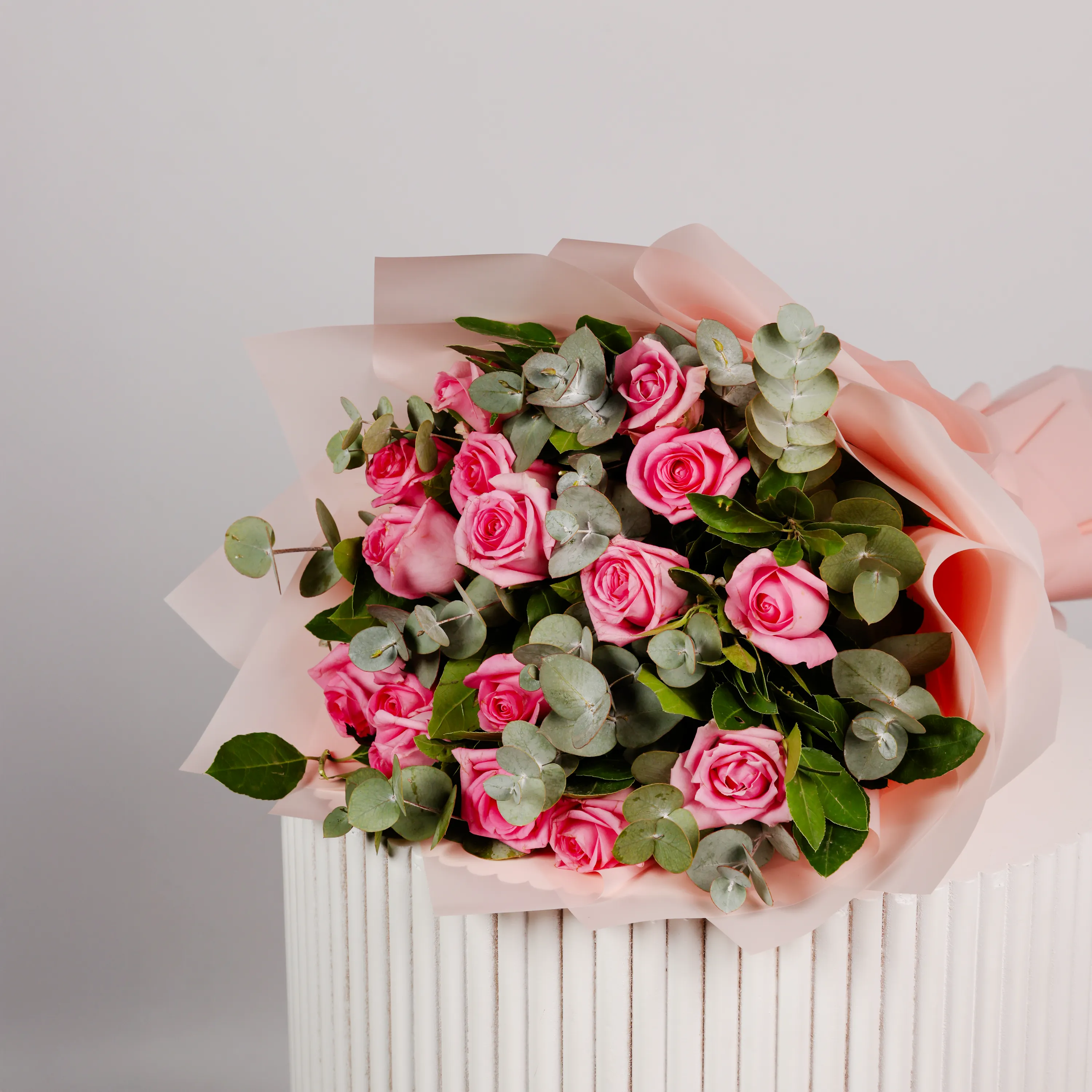 15 Pink Roses Arrangement - Image 2