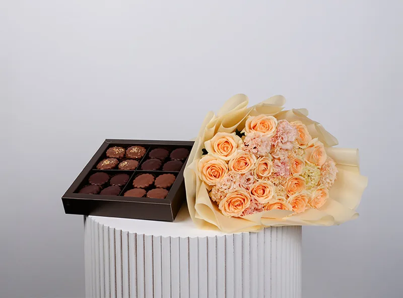 Carré Mix Sablés Box — flower & gift delivery