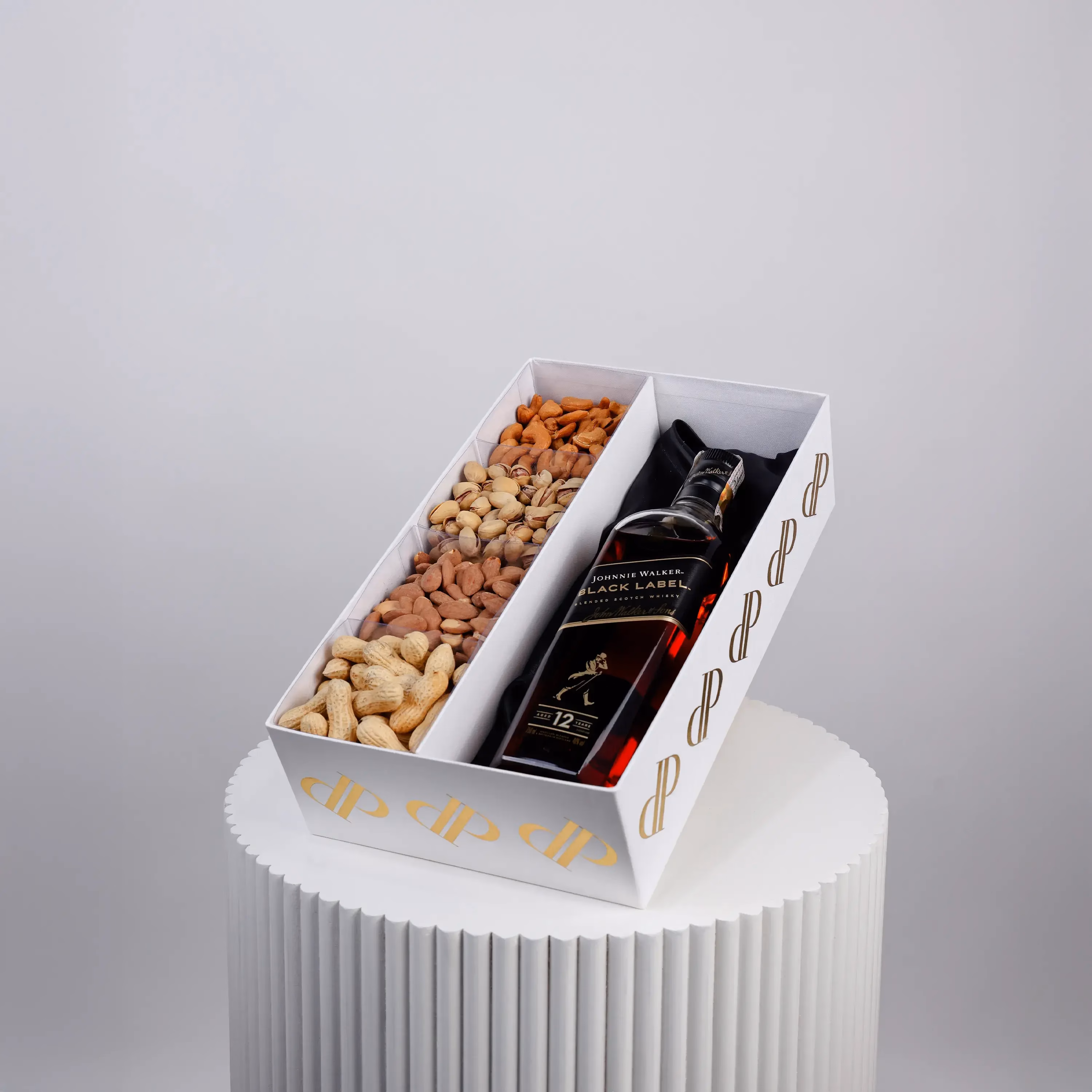 Johnnie Walker Black Label Whisky & Nuts Gift Box